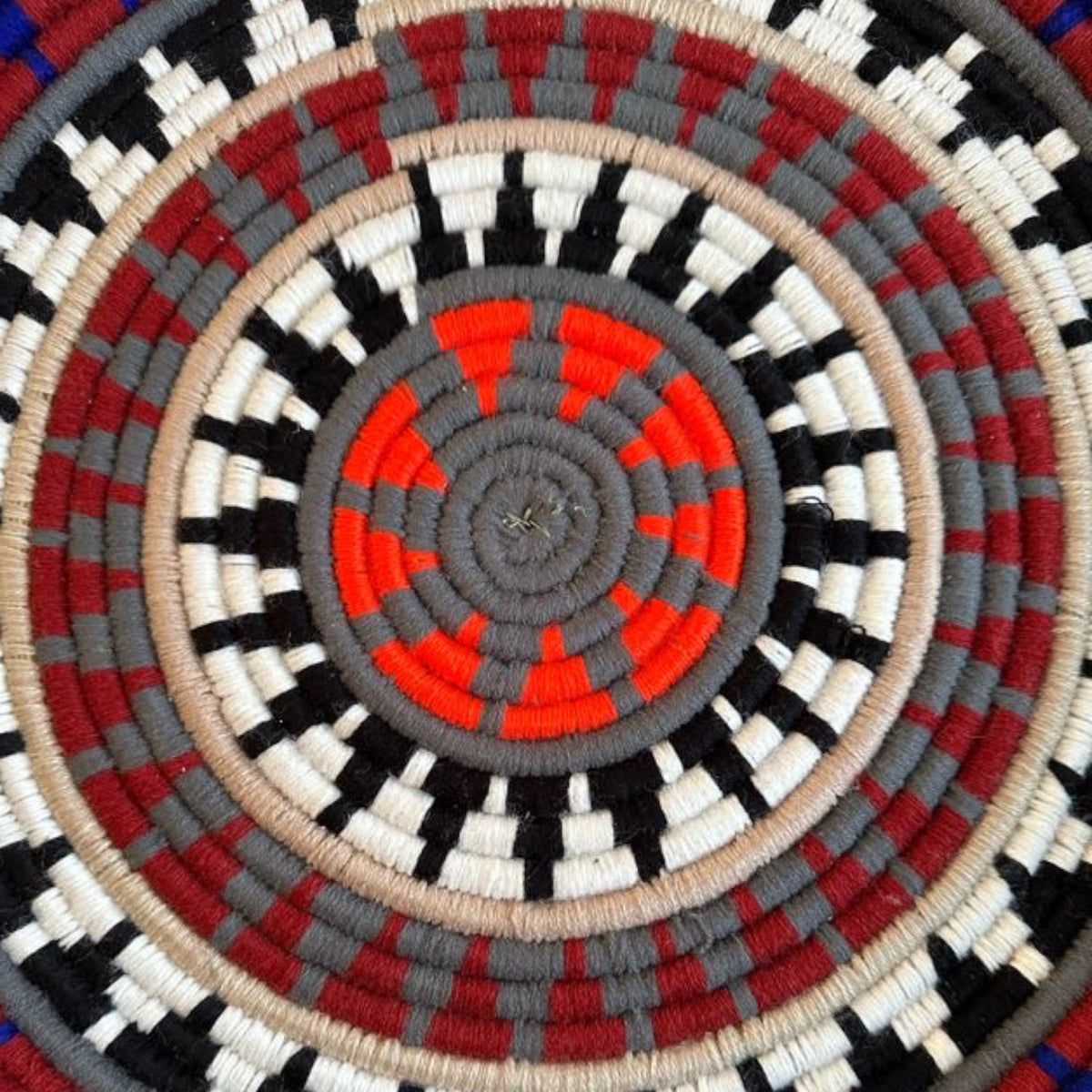 Panier rond tressé, mural ou à poser – 40 cm